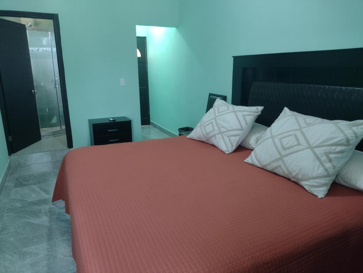 Hotel Prado'S Puerto San Carlos Buitenkant foto
