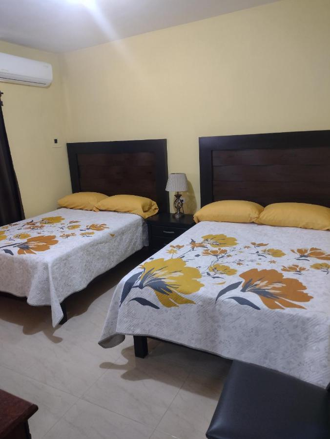 Hotel Prado'S Puerto San Carlos Buitenkant foto