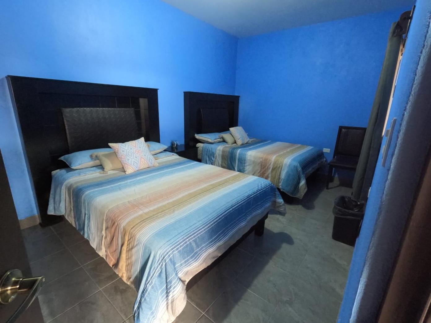 Hotel Prado'S Puerto San Carlos Buitenkant foto