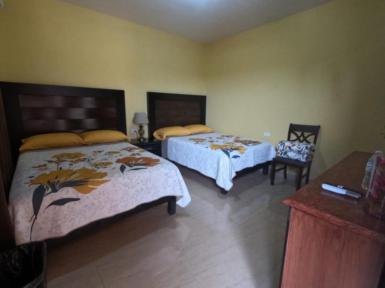 Hotel Prado'S Puerto San Carlos Buitenkant foto